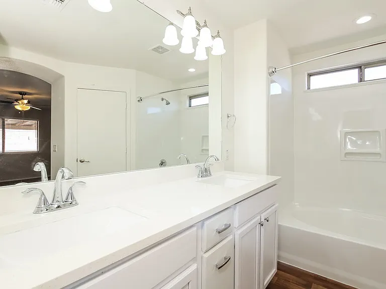 4503 N 88th Ave — Photo 10