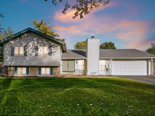 5763 Edison Cir, Hanover Park, IL 60133