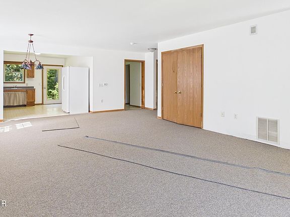 5th image of 19 Terrace Ln