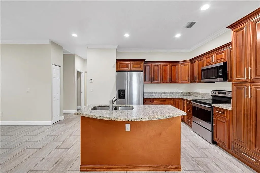 3 bed, 2.0 bath, 1192 sqft, $2,200 — Photo 4