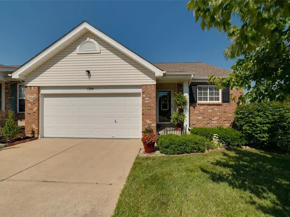 1354 Flintshire Ln, Lake Saint Louis, MO 63367