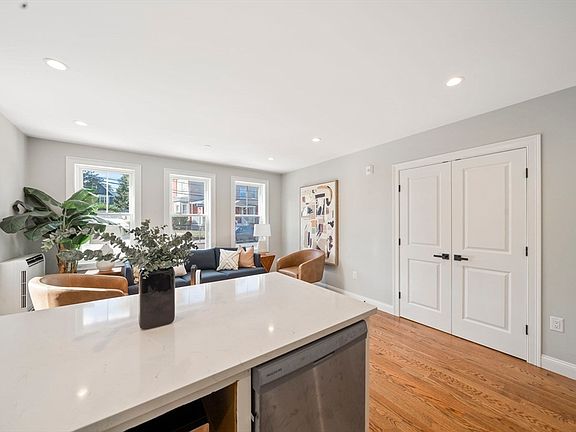5th image of 52 Bellevue St #1