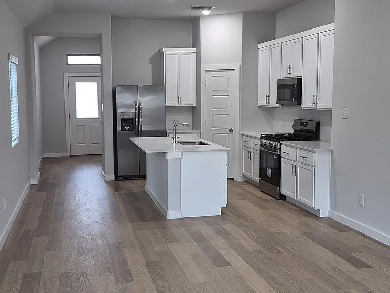 858 River Ln — Photo 2