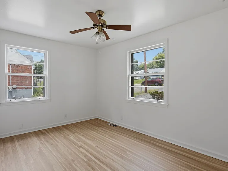 2923 Dunmore Dr — Photo 23