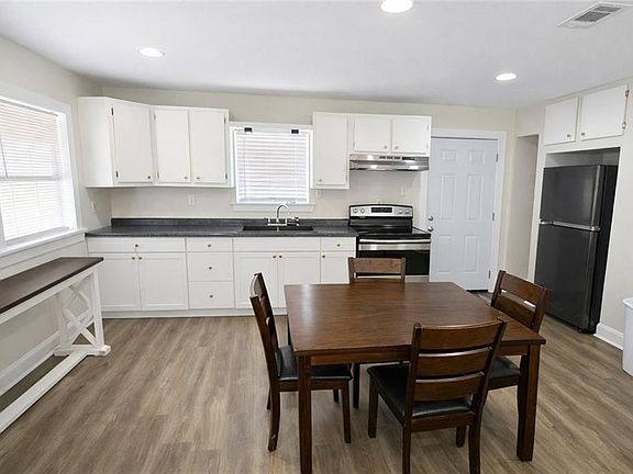 4th image of 697 Martin Ln