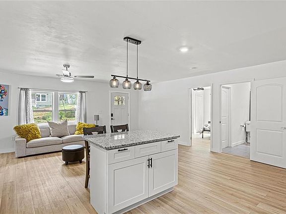 5th image of 1077 Peeples St SW