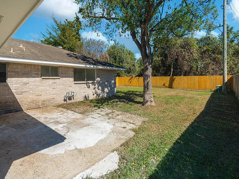 10126 Pine Moss Dr — Photo 38
