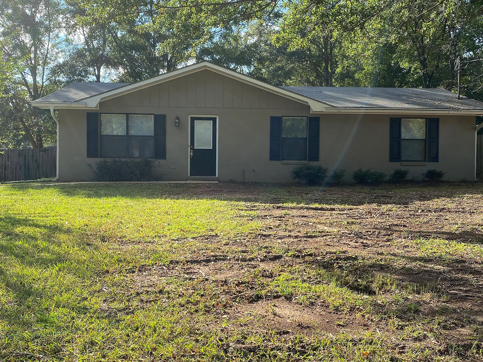 3 bed, 1150 sqft, $1,350 — Photo 1