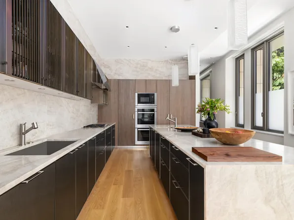 601 Washington Street image 9 of 21