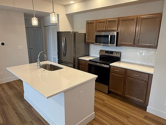 2nd image of 913 Green Mill Rd #3