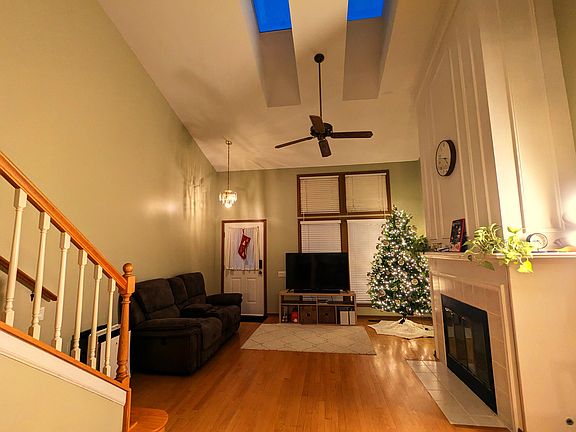 2nd image of 1466 Garnet Cir