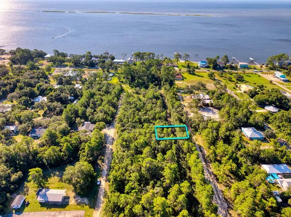 143 Iowa St, Lanark Village, FL 32322