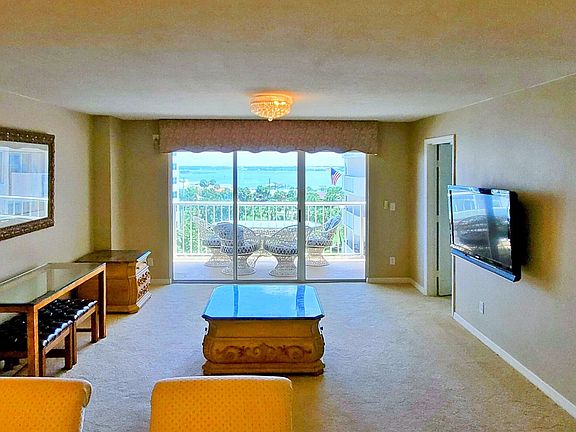 5th image of 3 Oceans West Blvd APT 7D1