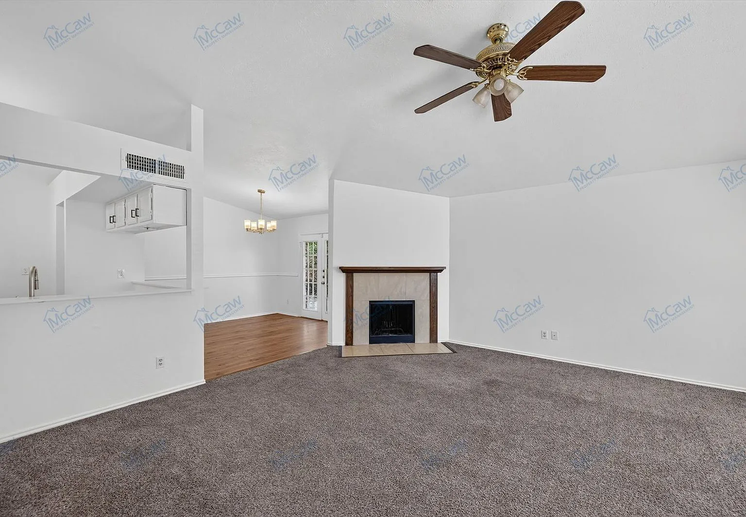 3 bed, 2.0 bath, 1313 sqft, $1,900 — Photo 3