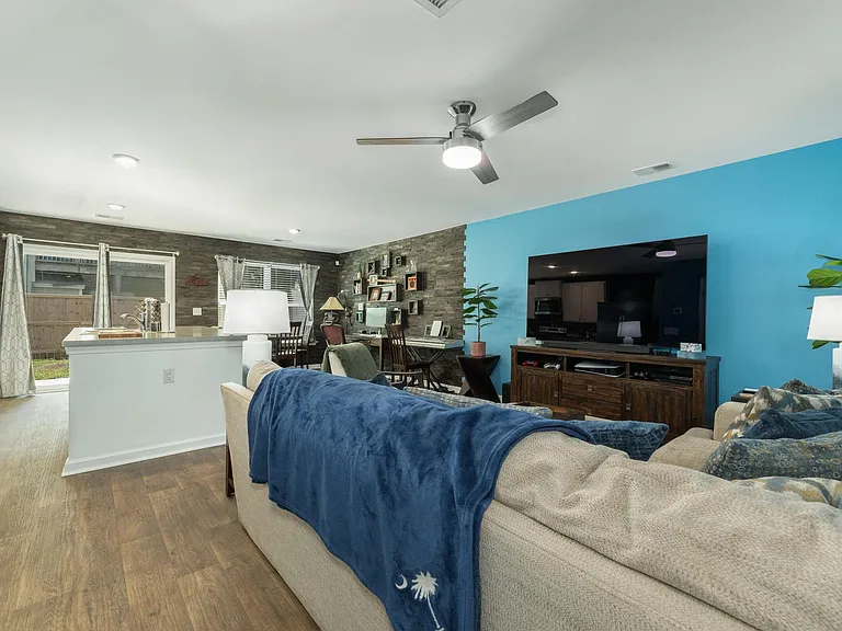 4589 Palm View Cir — Photo 4