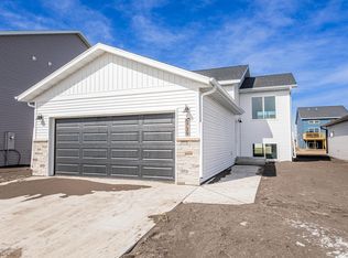 6729 67th Ave S, Horace, ND