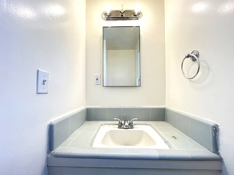 RV NT 307 - 319 — Photo 17