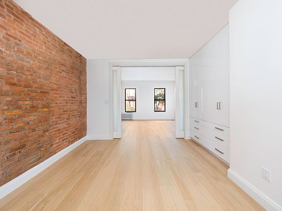 2nd image of 228 Sackett St APT 3R