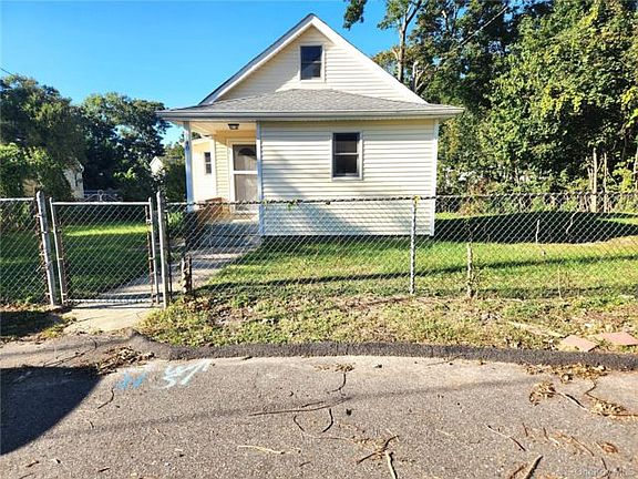 2nd image of 48 Maple Rd