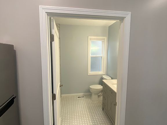 5th image of 1839 N Oakland Ave APT 1