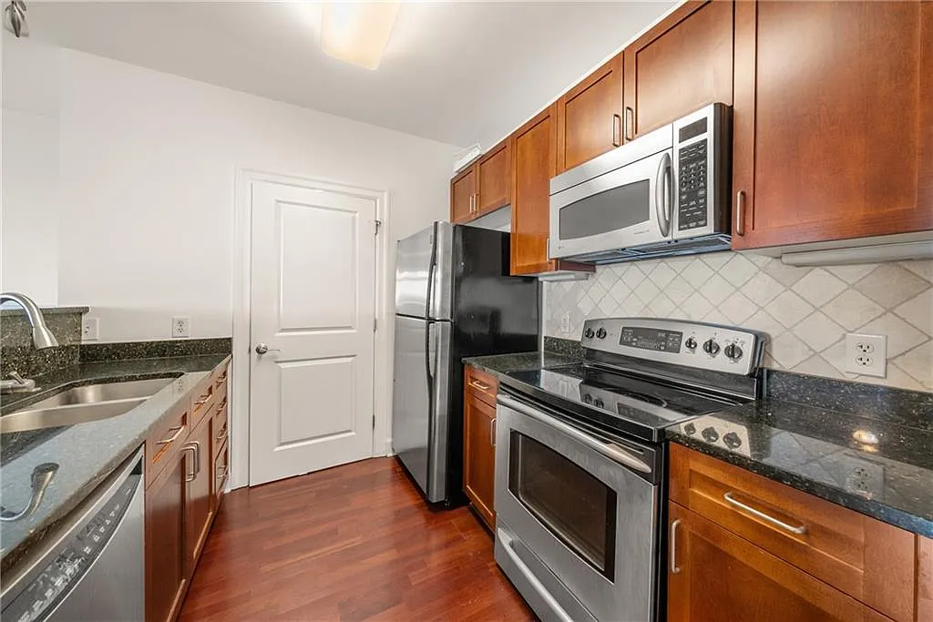 1 bed, 1.0 bath, 874 sqft, $2,150 — Photo 3
