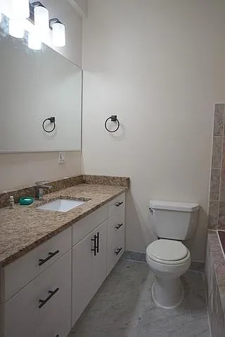 2847 N Rockwell St #2 — Photo 9