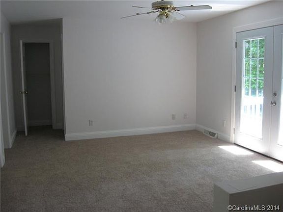 5th image of 328 Forest Hollow Dr