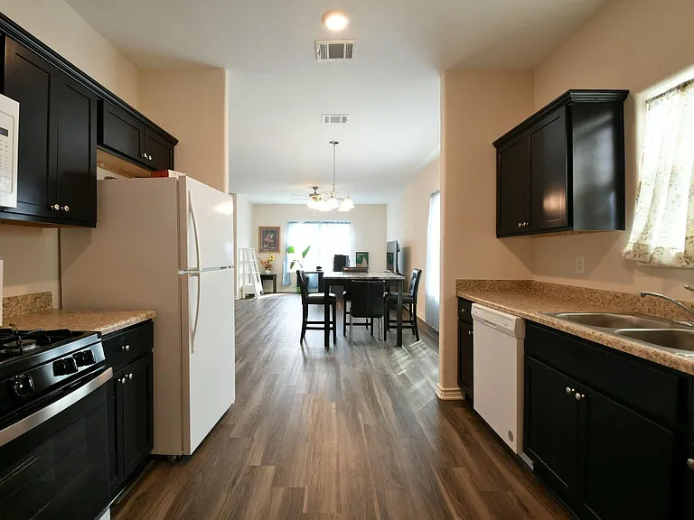 5817 Gaston St — Photo 19