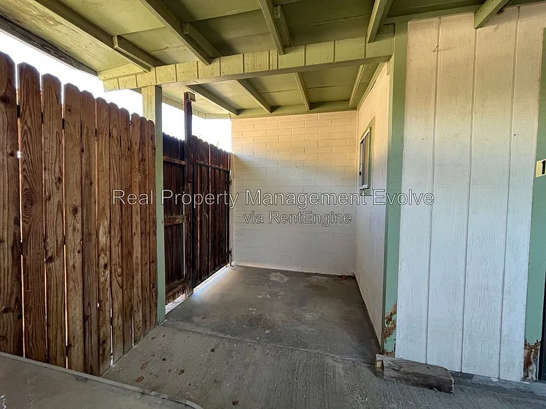 8916 N 11th St #A — Photo 14