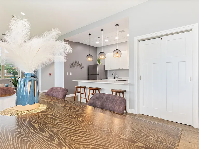 Eagle Creek Apartments — Photo 6
