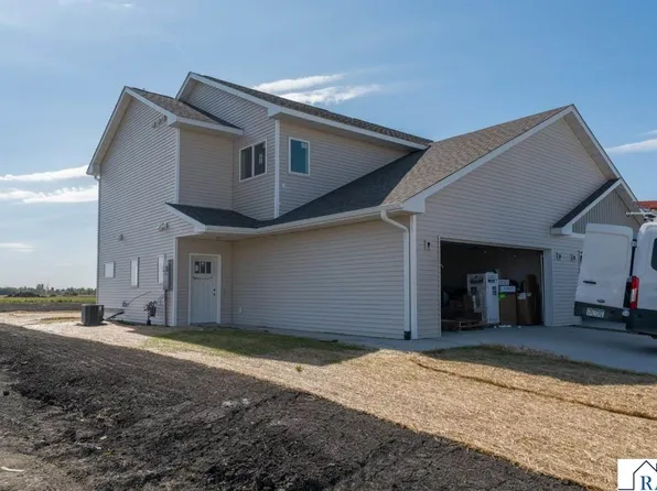 3203 Noble Dr, Mankato, MN 56001