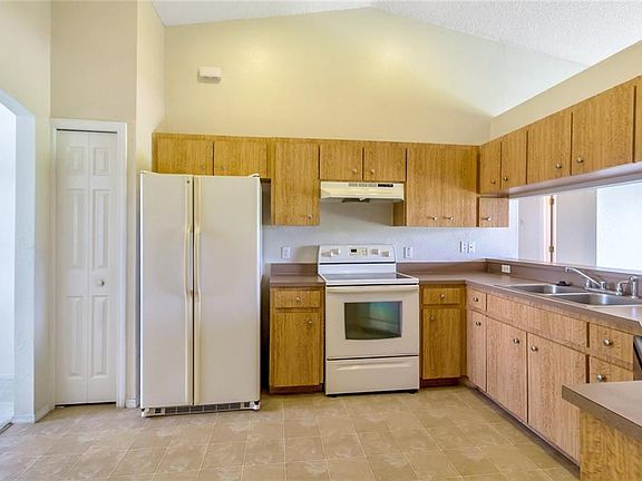5th image of 540 Terranova Cir