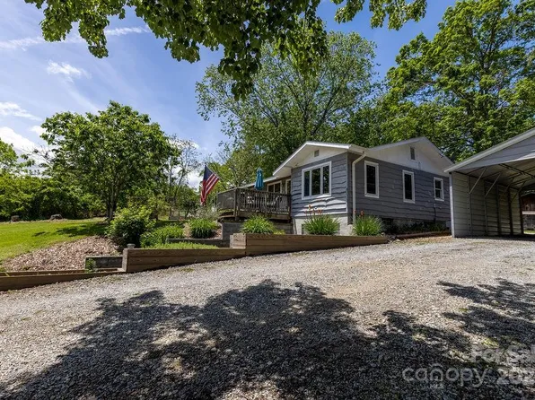 111 Cloverdale Dr, Hendersonville, NC 28791