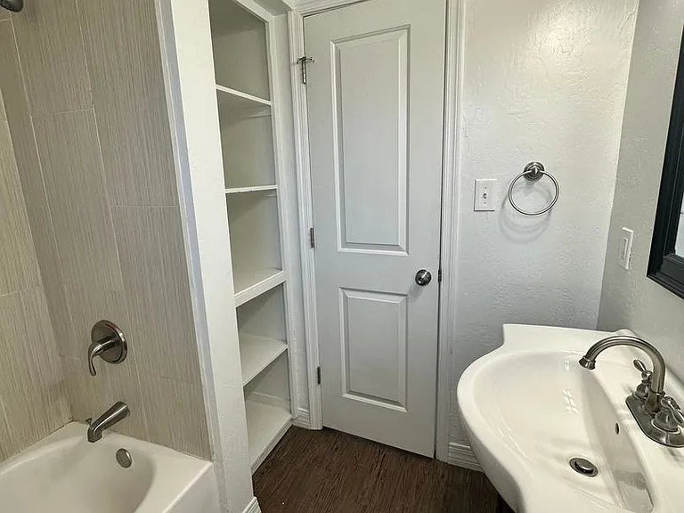 521 E Mariposa St — Photo 8