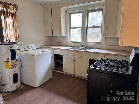 5th image of 109 S 2nd St