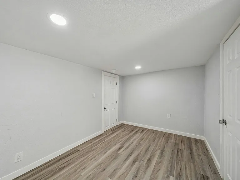 1322 Avenue L #4 — Photo 8
