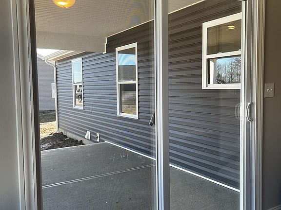 4th image of 102 Haylee Dr
