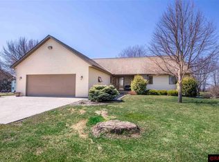 51373 213th St, Lake Crystal, MN 56055