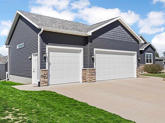 3rd image of 520 Grant Avenue Cir