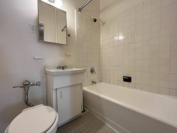 5th image of 946 Columbus Ave APT 3C