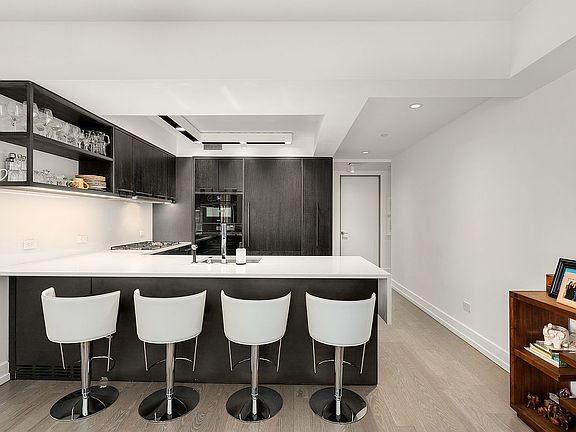 4th image of 70 Charlton St APT 4F