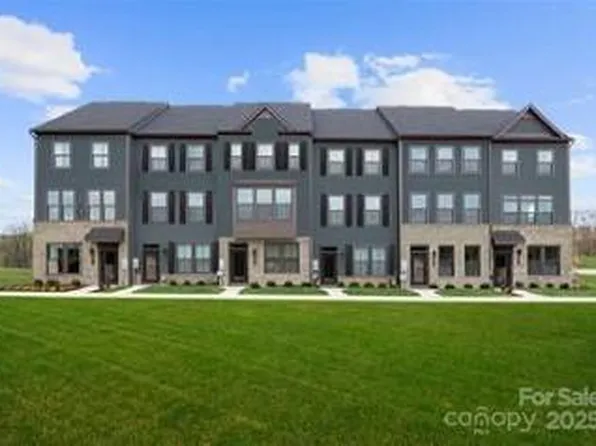6046 Fonsac Ln, Charlotte, NC 28217