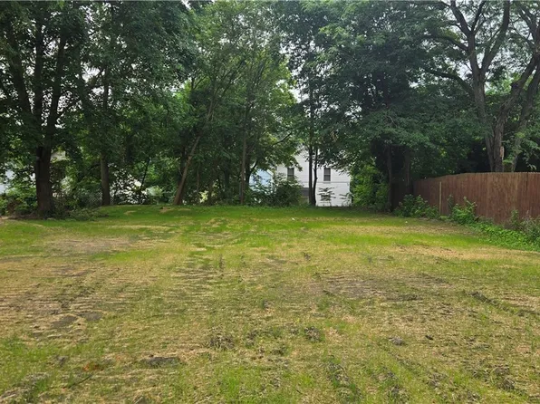 1080 Belleview Ave, Barberton, OH 44203