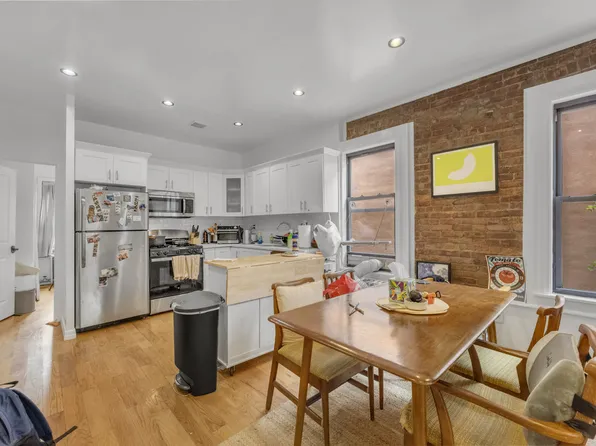 697 Jefferson Avenue image 16 of 22