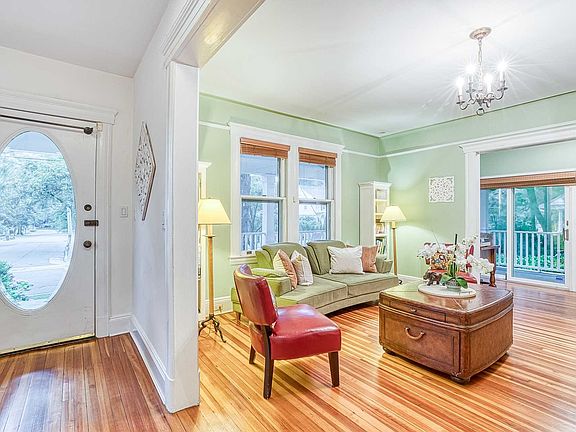5th image of 105 Murray Ave