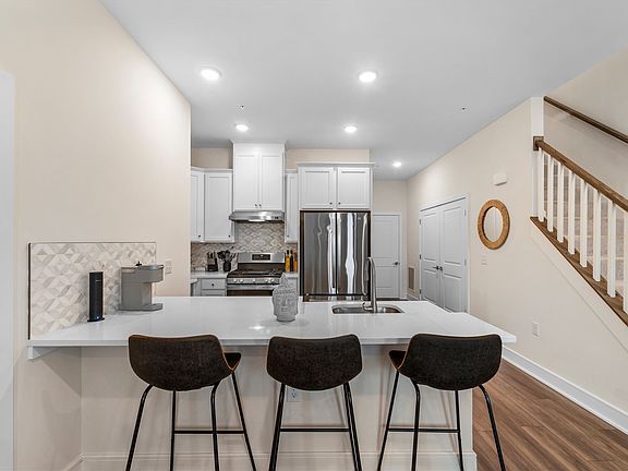 4th image of 42712 Darala Dr