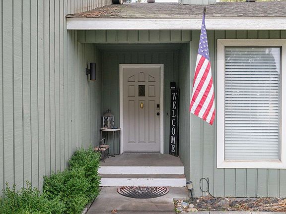 2nd image of 2127 Sheridan Pl