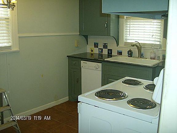 5th image of 818 N Chandler Dr