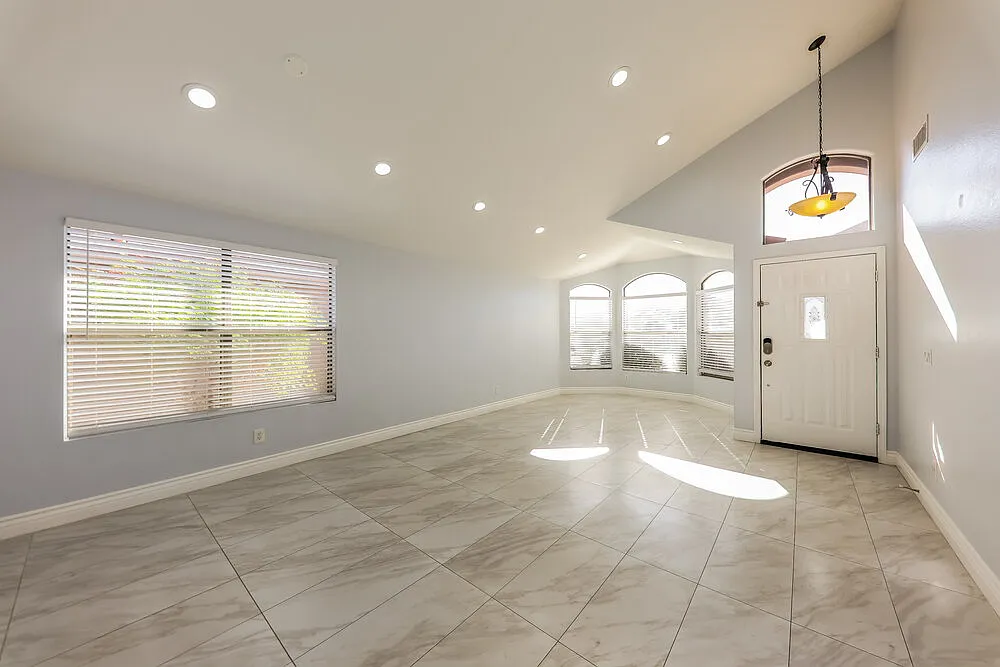 3 bed, 2.0 bath, 1667 sqft, $2,365 — Photo 4