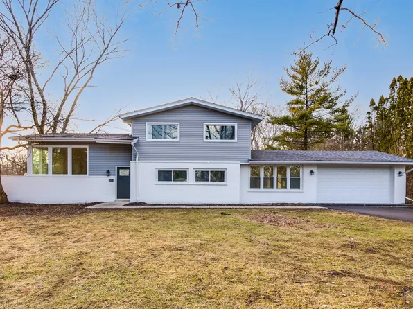 2233 Heathercliff Dr, Libertyville, IL 60048